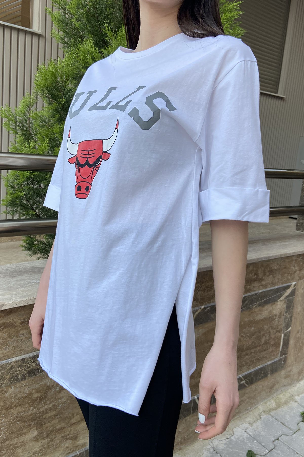 Bulls Baskılı Yanı Yırtmaçlı Tshirt 