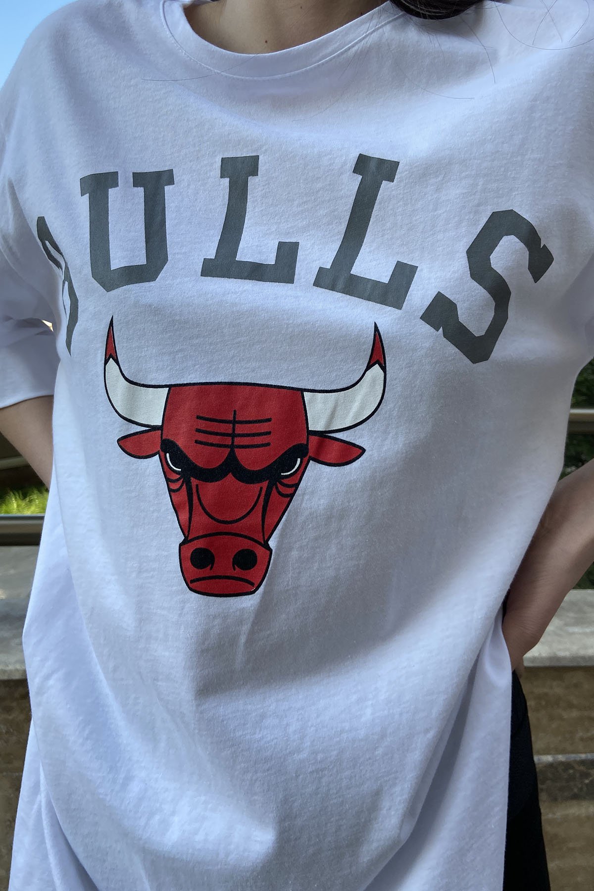 Bulls Baskılı Yanı Yırtmaçlı Tshirt 