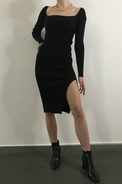225 250228 Yandan Yırtmaçlı Fitilli Triko Elbise