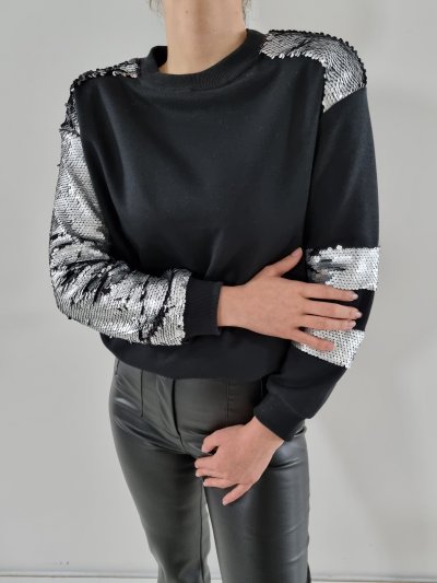 200 S26 Bis.Yaka Pul Detaylı Sweat