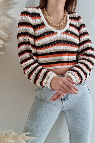 160 223242 Ajur çizgi dsn v yaka crop top