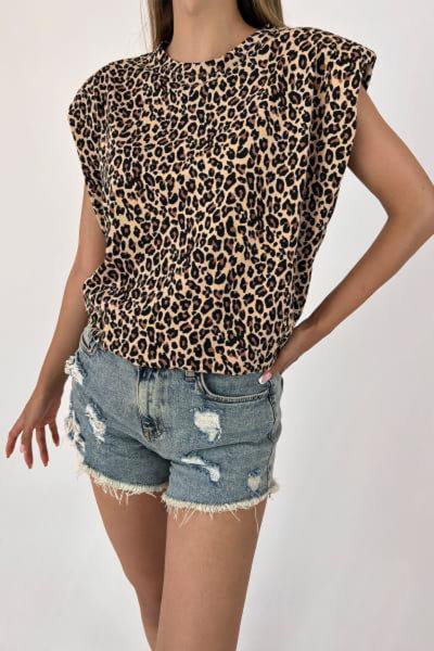 100 210054 Omuzu vatkalı leopar dsn tişört