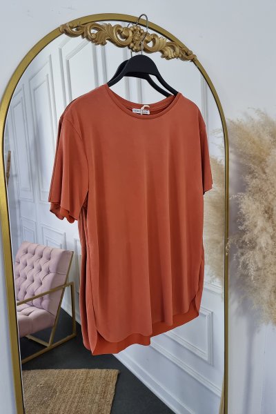 8009 Bis yaka altı ovel kesim tişört