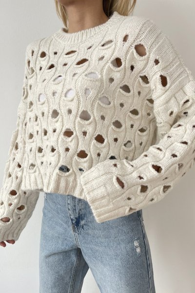 160 3821 Deliklibis yaka triko kazak