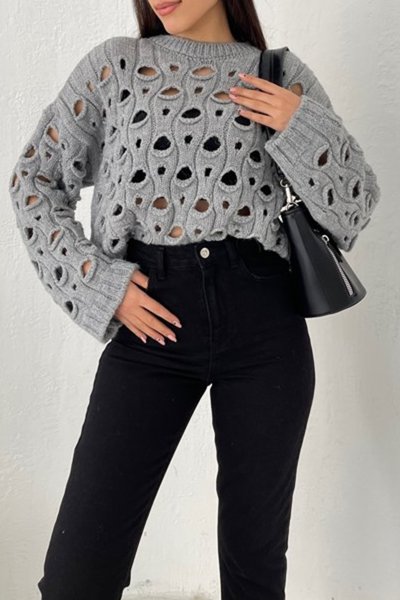 160 3821 Deliklibis yaka triko kazak