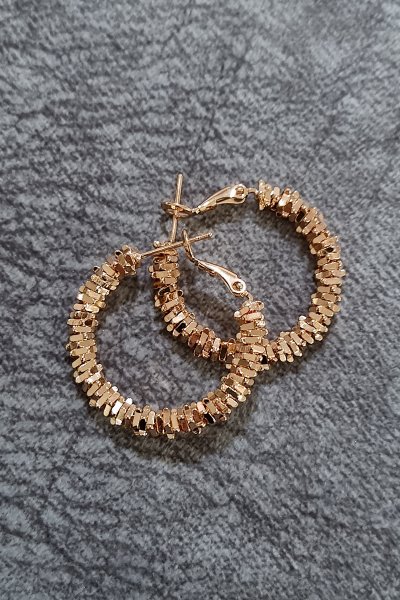 TIRTIKLI HALKA KÜPE