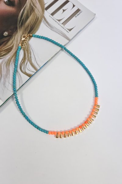 ÜÇGEN DİZİLİ KOLYE