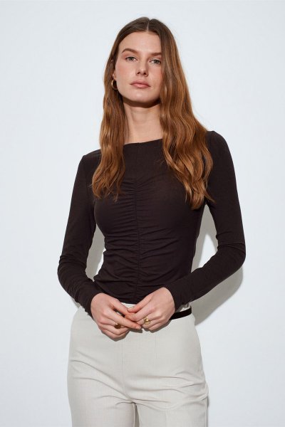 140 32600 Büzgülü Kayık Yaka Crop